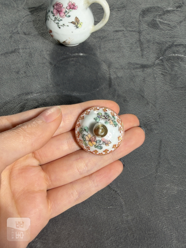 清乾隆广珐琅雉鸡牡丹纹小奶壶 - 图11